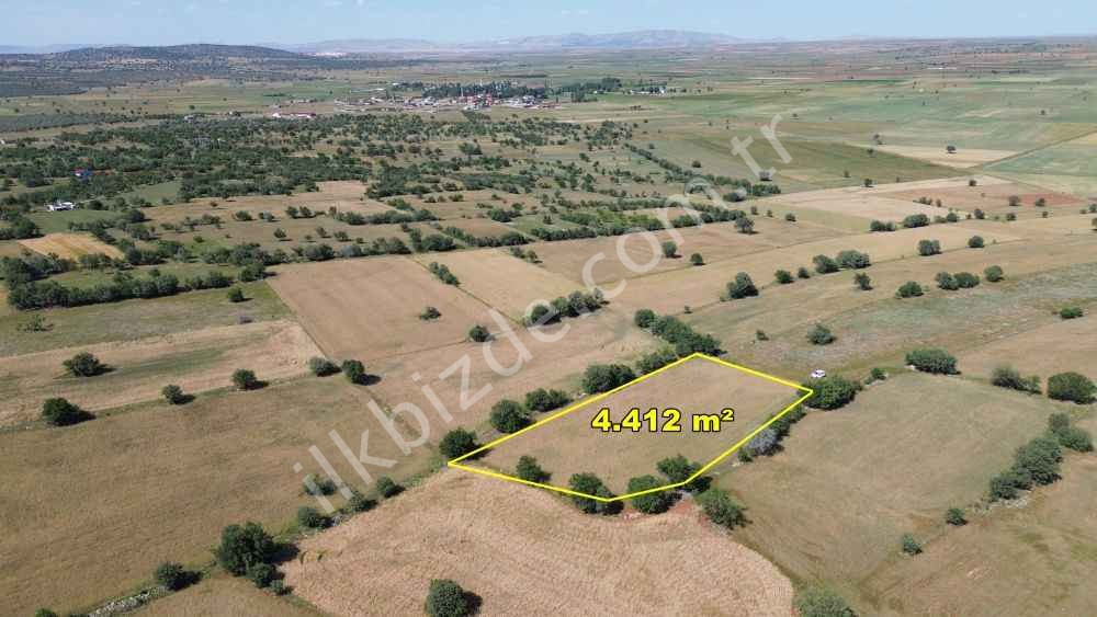 KARAHÜYÜKTE YEŞİLLİKLER İÇİNDE 4.412 m² MÜSTAKİL TARLA