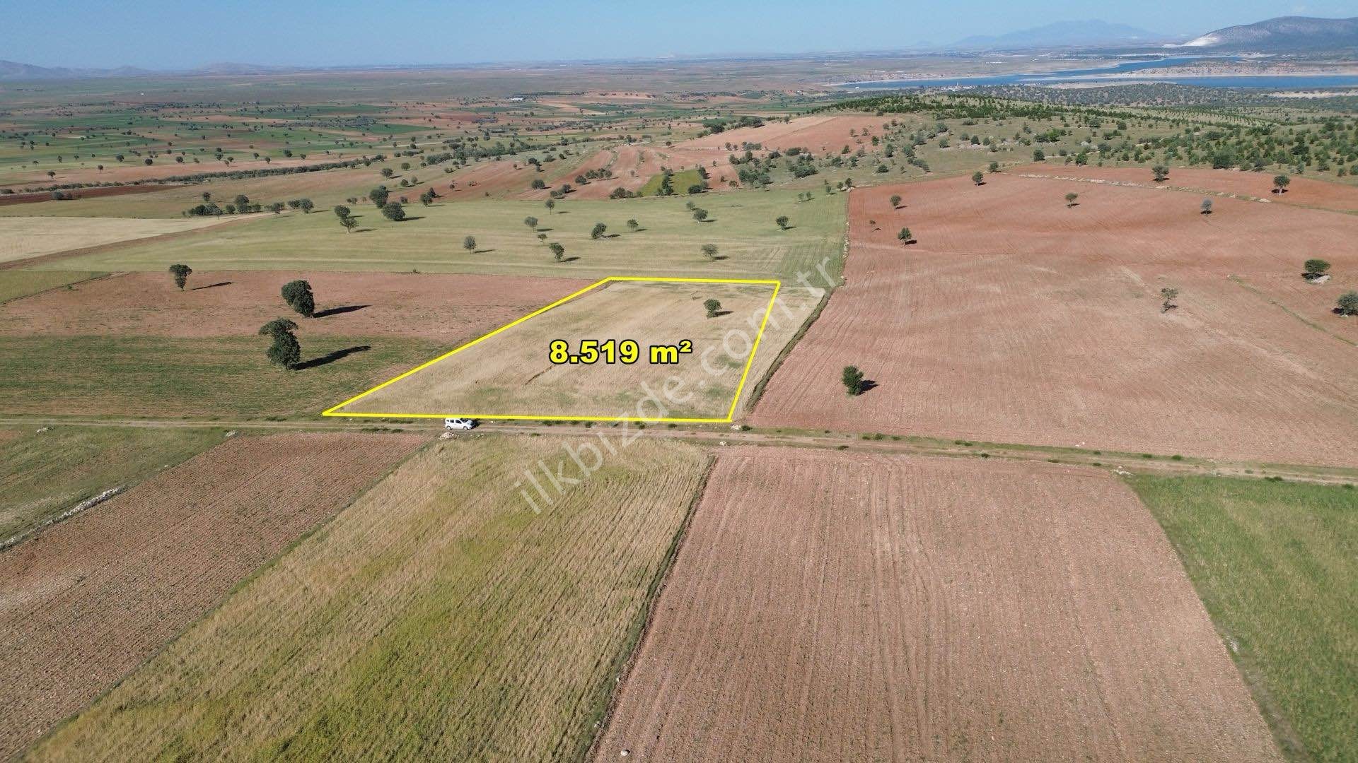 AKÖREN ALANDA 8.519 m² MERA YAKINI TARLA
