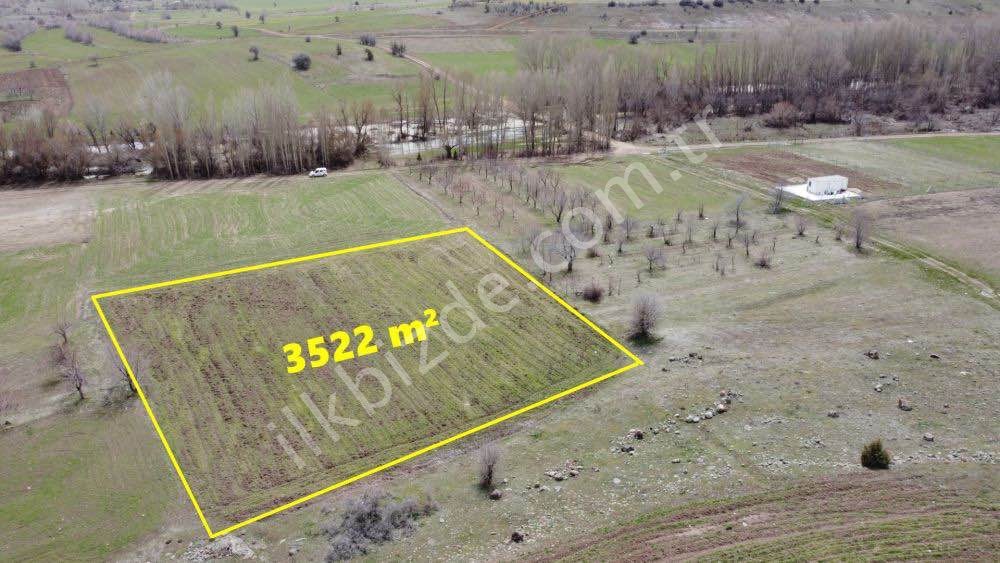 KONYA DA DERE YAKININDA TARLA FIRSATI 3.522 m²