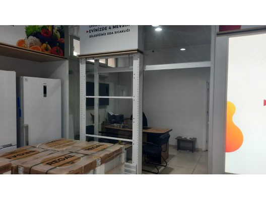 AYDINLIKTA CADDE ÜZERİ KÖŞE DEPOLU BAKIMLI DÜKKAN
