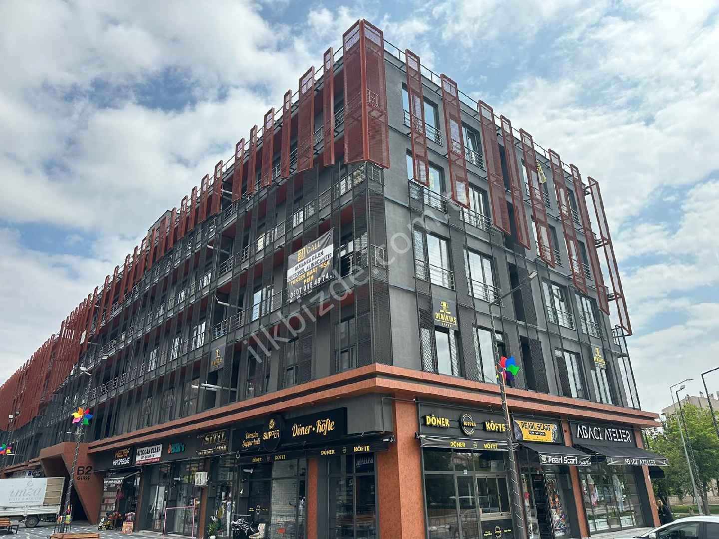 M.HS DEN FORUM CENTER AVM İÇİNDE ARA KAT 2 +1 SATILIK OFİS