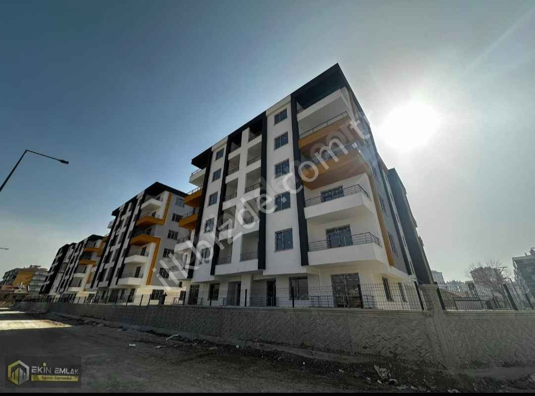 KARATAY MENGENE MAH. SİTEİÇİ 2+1 SIFIR LÜX SATILIK DAİRE