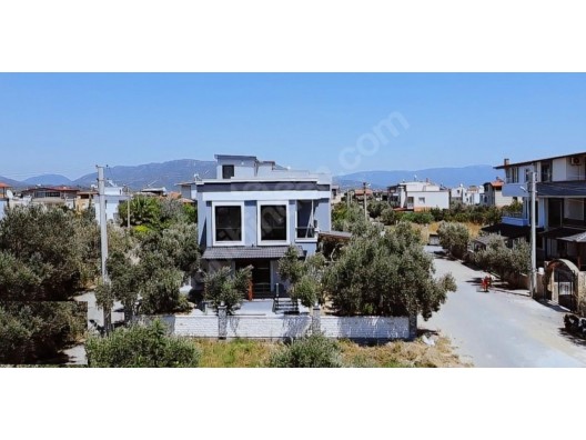 Doğanbey De Deniz Yakın Önü Yeşil Alan Köşe 3+1 Villa