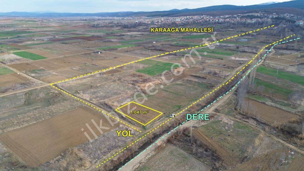 DOĞANHİSARDA YERLEŞİME YAKIN SULAK DEREYE CEPHE 1.047 m² BAHÇELİK
