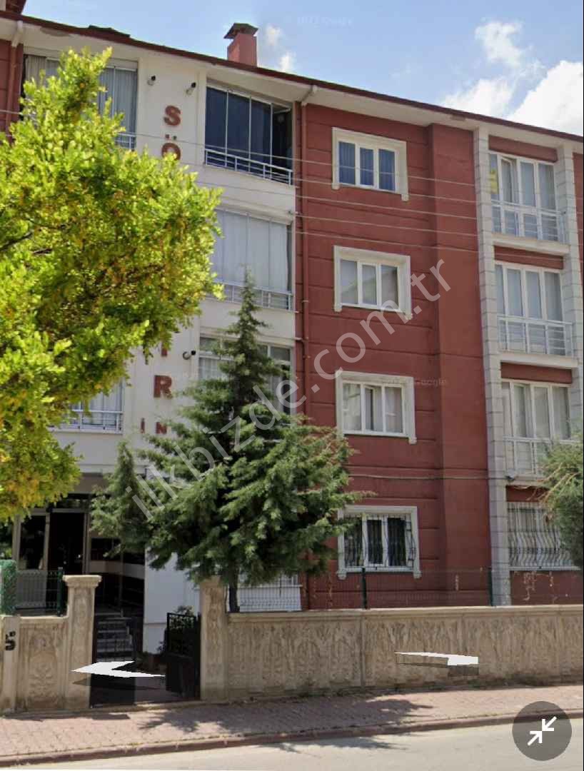 dev gayrimenkul Konya Karatay Akabe Mahallesi'nde öğretmenevi yakını ara kat 3+1 kiralık ev veriyor