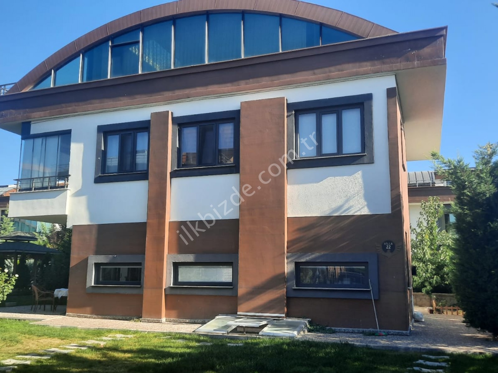 SELÇUKLU DA GÜVENLİKLİ SİTE İÇERİSİNDE LÜKS VİLLA
