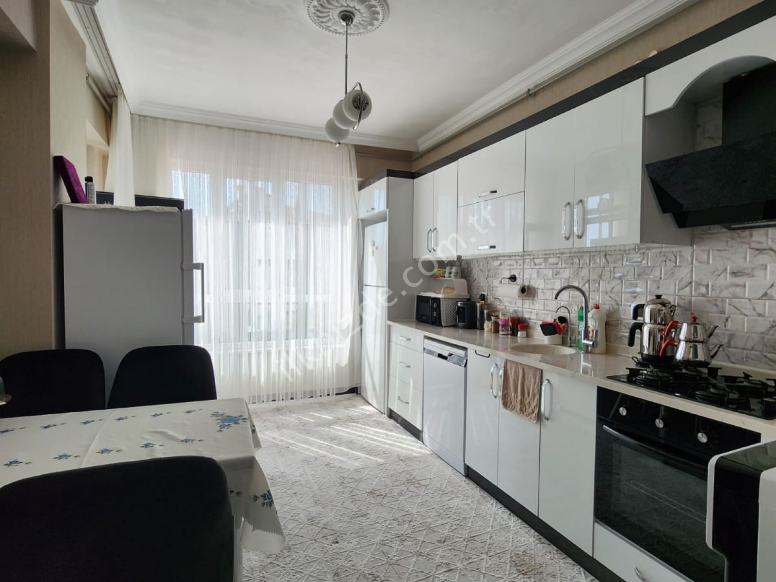 YÜKSEL ŞAHİN DEN KOSOVA DA FARABİ YAKINI ARAKAT 3+1 LÜKS SATILIK DAİRE
