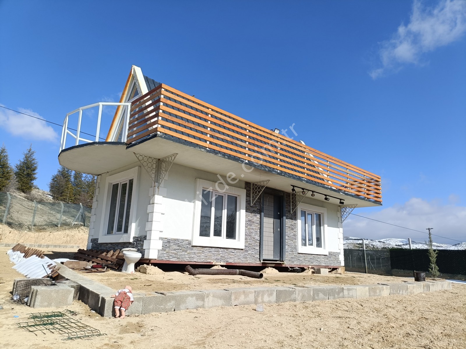 APA BARAJI BAŞARA YOL CEPHELİ 2+1 BUNGALOW EVİ OLAN 874 m2 BAHÇE