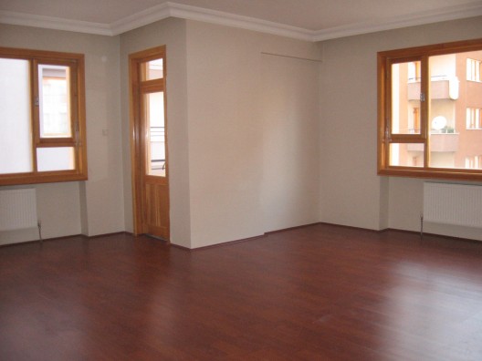 YAKA- ALAVARDI MH.DE OZAN'DAN KİRALIK KOMBİLİ ARA KAT DAİRE