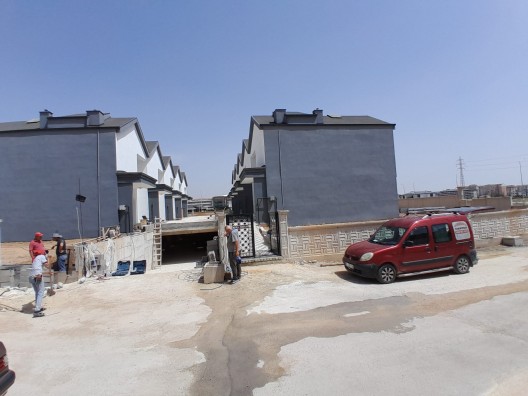 SELÇUKLU PARSANA DA SİTE İÇİ KAPALI OTOPARKLI 4+1 İSKANLI VİLLA