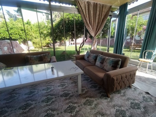 Fiyatı Düştü!!! Denize Yürüyüş Mesafesinde, Eşyalı 3 Katlı Lüks Villa Acil Satılık