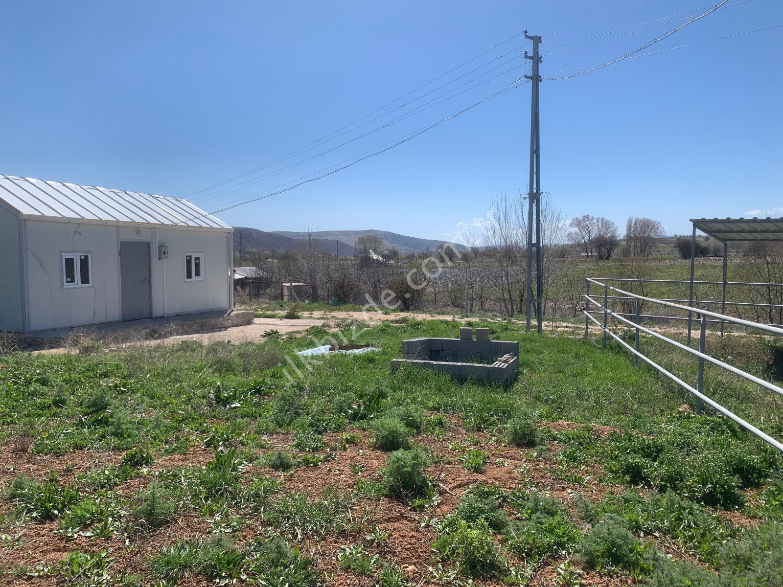 DERBENT CAMİİKEBİR MH. 2.668 m2 MÜSTAKİL TAPULU SATILIK ÇİFTLİK.