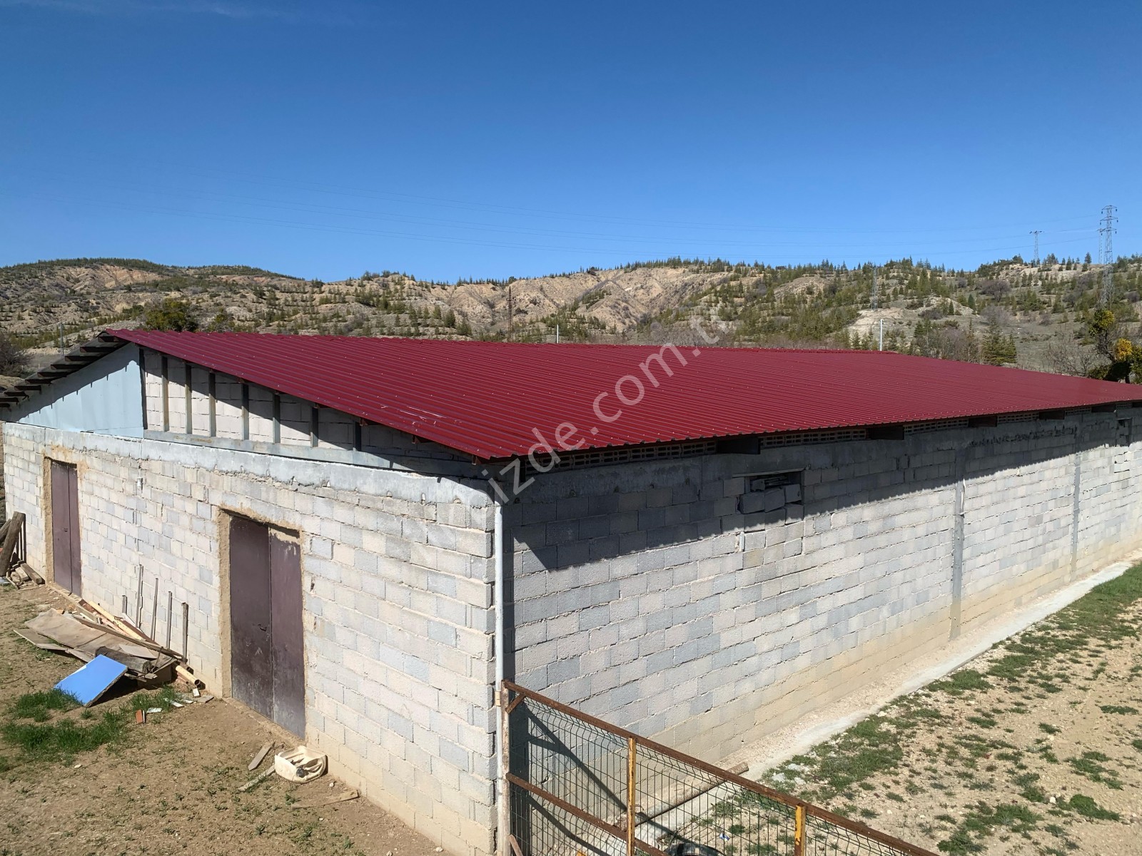 BAŞARAKAVAK DA 2.031 m2 İÇERİSİNDE 3+1 EVİ OLAN SATILIK 'ÇARDAK'